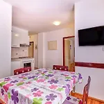 شقة Sucic *